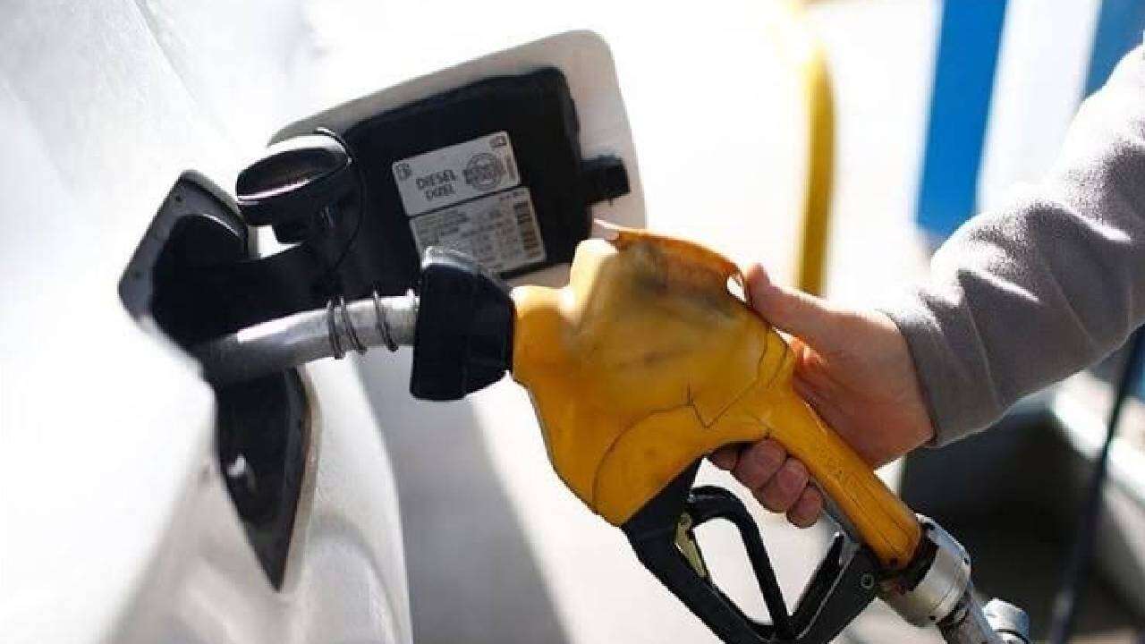 Sürücüler depoları fulleyin! Akaryakıta peş peşe ikinci zam! Bu gece yarısından itibaren geçerli olacak 1